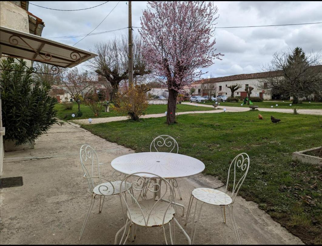 La Metairie De La Petillerie Roullet-Saint-Estephe ภายนอก รูปภาพ